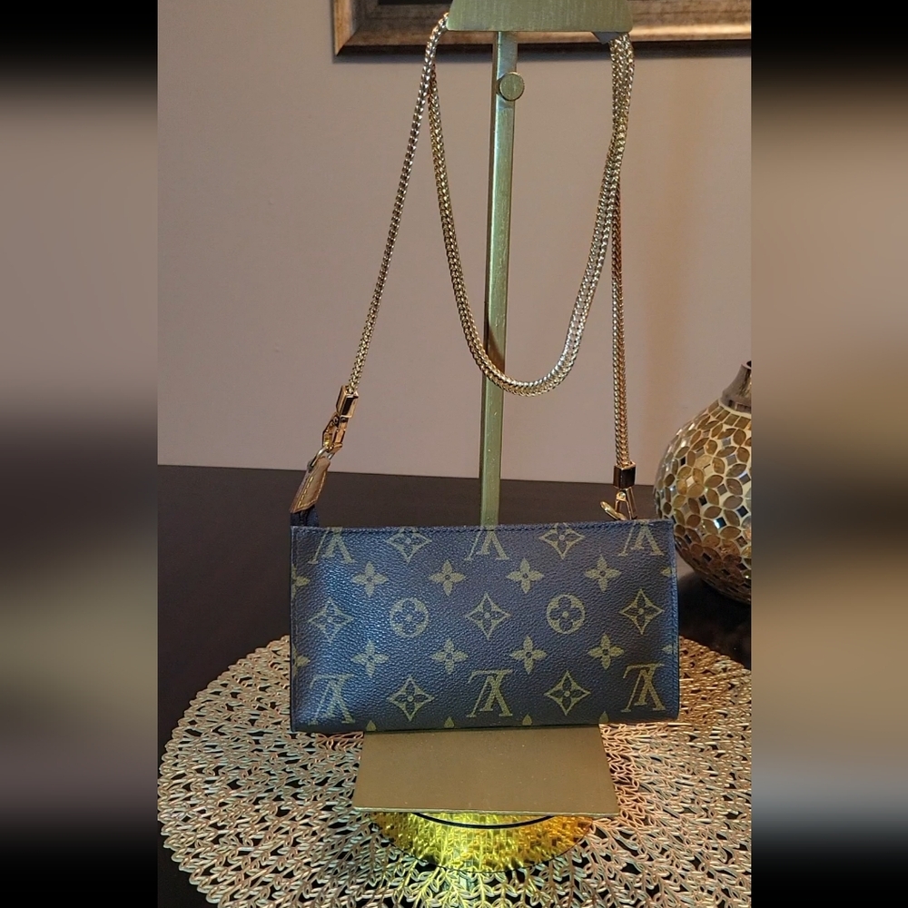 100% Authentic Louis Vuitton Monogram Pouch - Picture 3 of 12